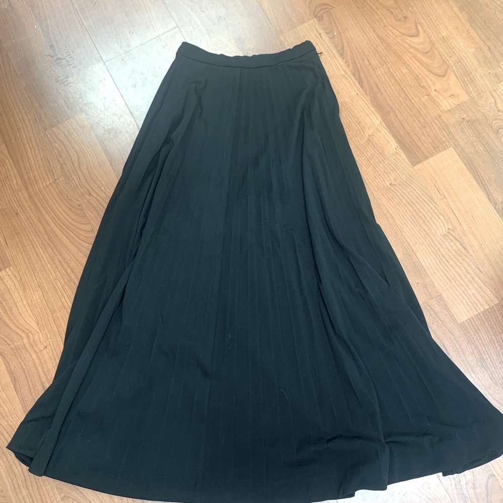 Vintage Léonard Paris black full length pleated skirt approximately US size 6